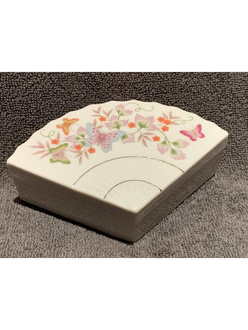 Vintage Avon 1980 Handcrafted Porcelain Fan Shaped Trinket Box
